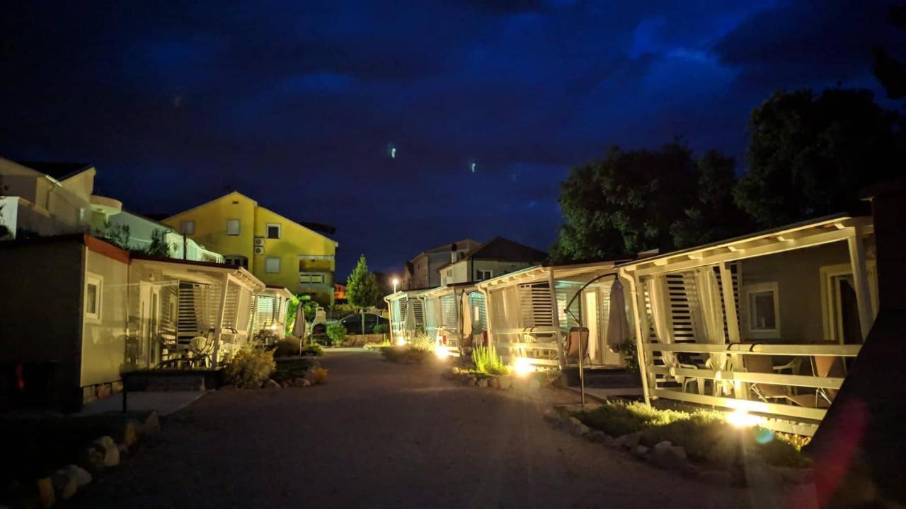 Fjaka Camp Pakostane Exterior photo